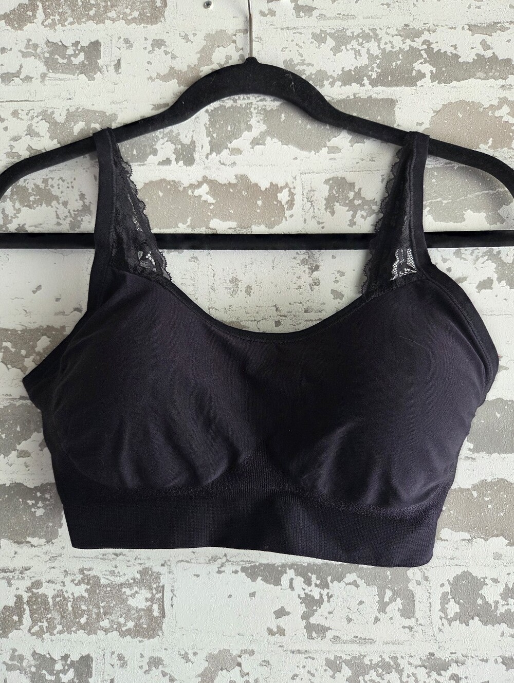 Underoutfit Style 445 Black Lace Trim Seamless Wireless Comfort Bra Size L